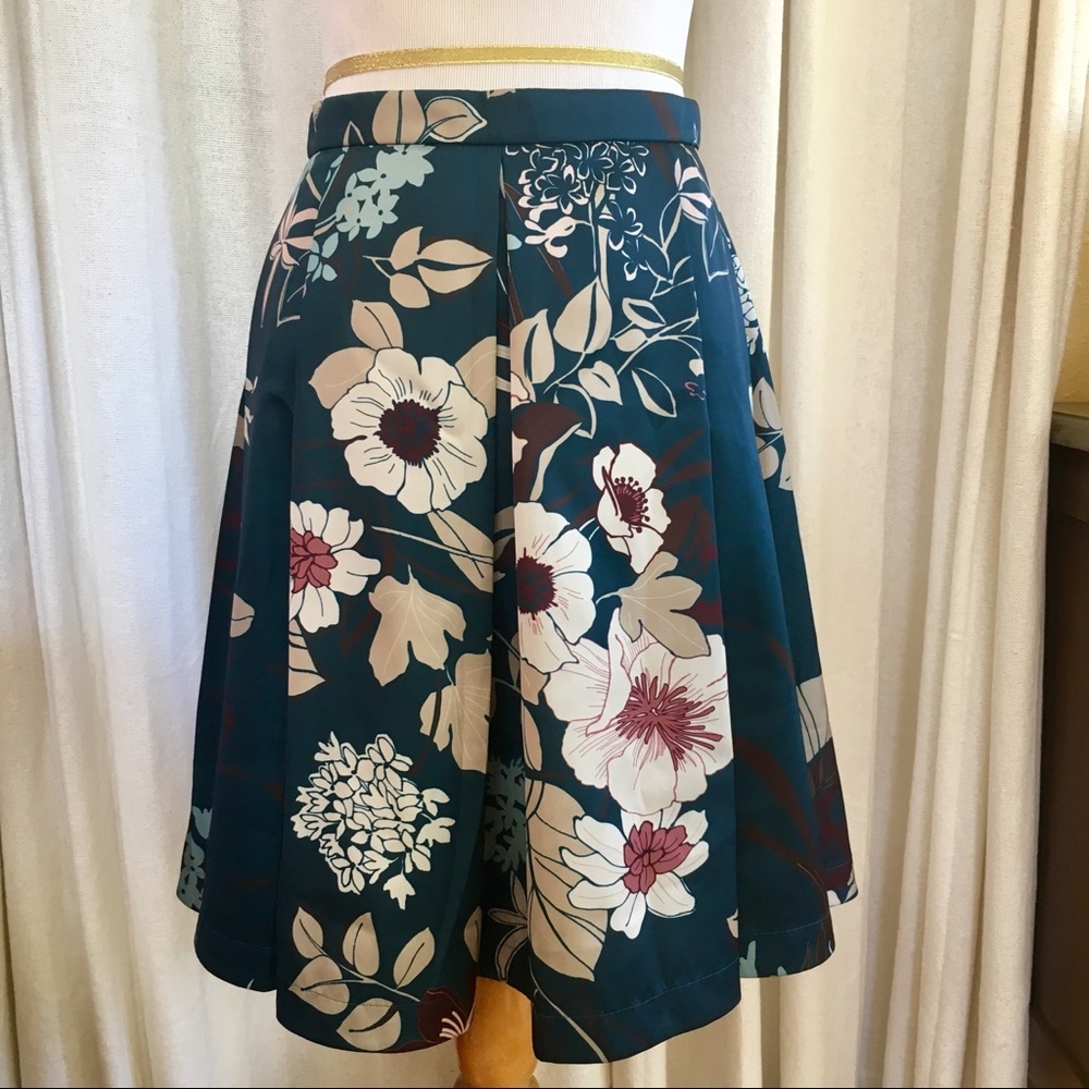Strenesse Floral Skirt Pockets Size 4 New!